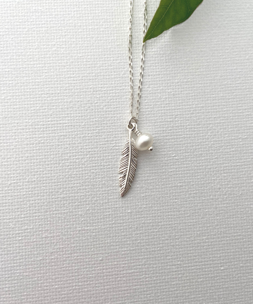 feather pearl necklace