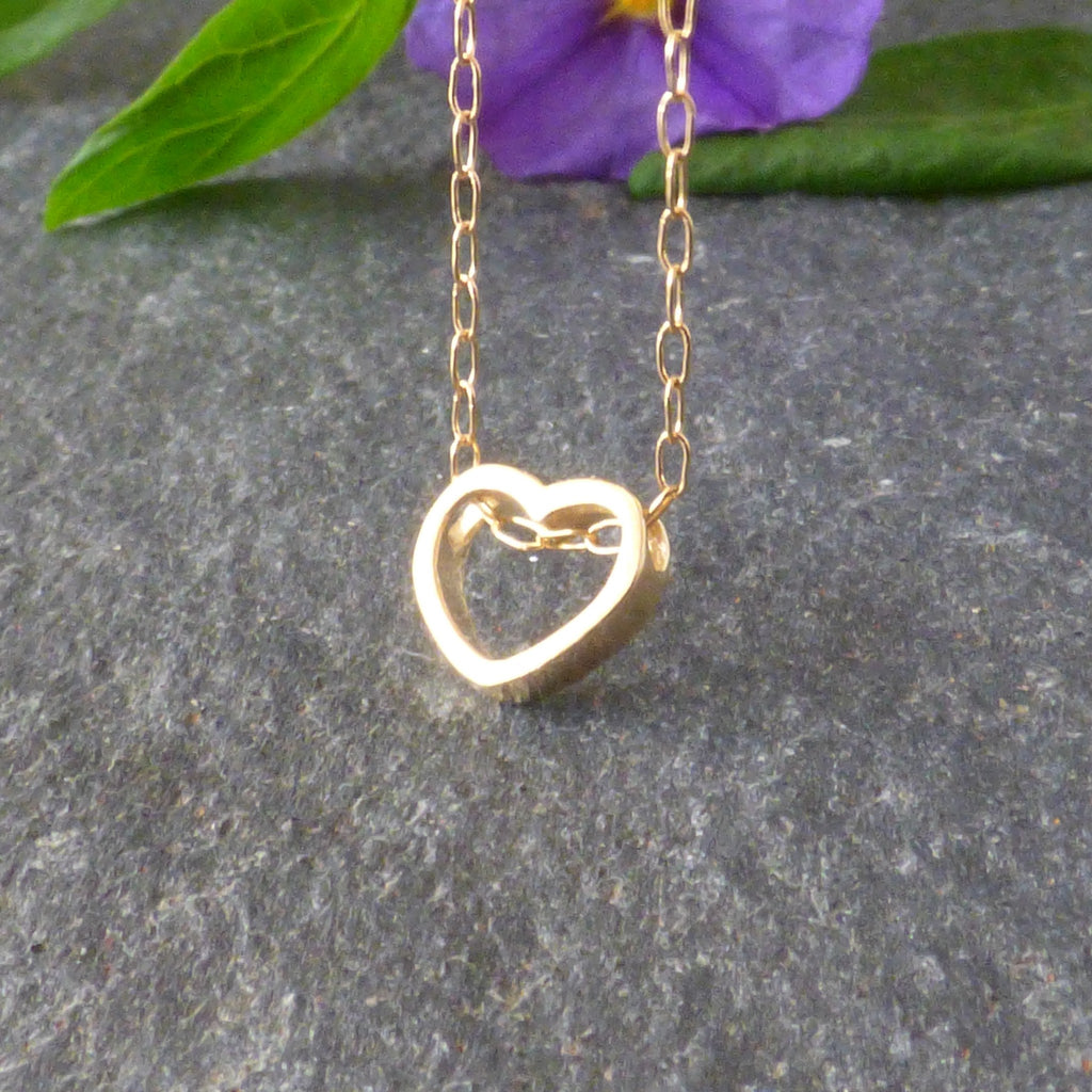 minimal-open-heart-pendant-gold-AlinMay