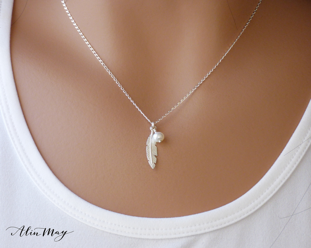feather pearl necklace